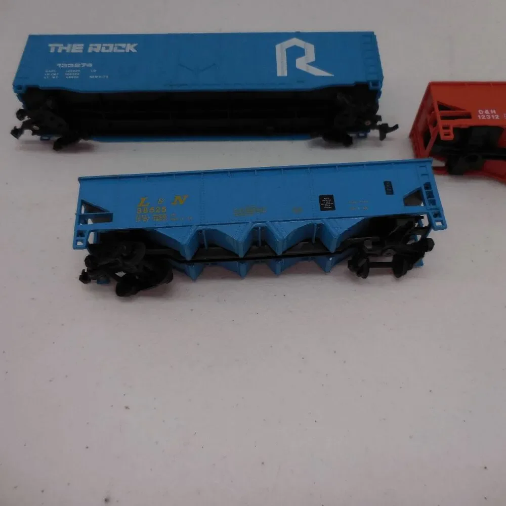 Bachmann Trains Damaged Cards, need‎ Wheels replaced/repaired on each